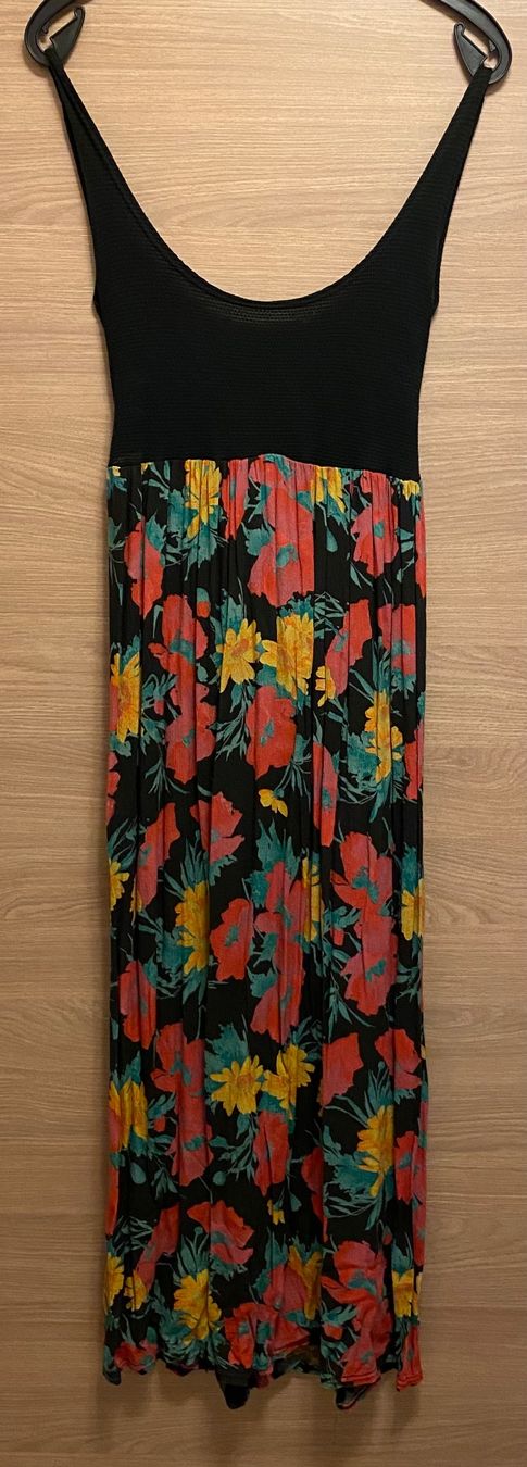 Vestiti: Sommerliches Maxikleid mit Blumenmuster, Grösse M! – Difettoso da Ennetmoos venduto da Tabakfrei