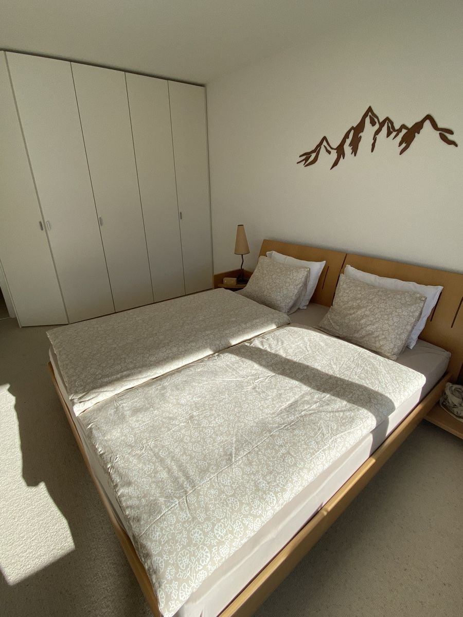 Letti: Schönes Holz Doppelbett – Usato da Davos Platz venduto da kgeldard 3