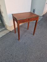 Antiker Holz-Tisch mit Schublade, ❤️ herzig. Kindertischli