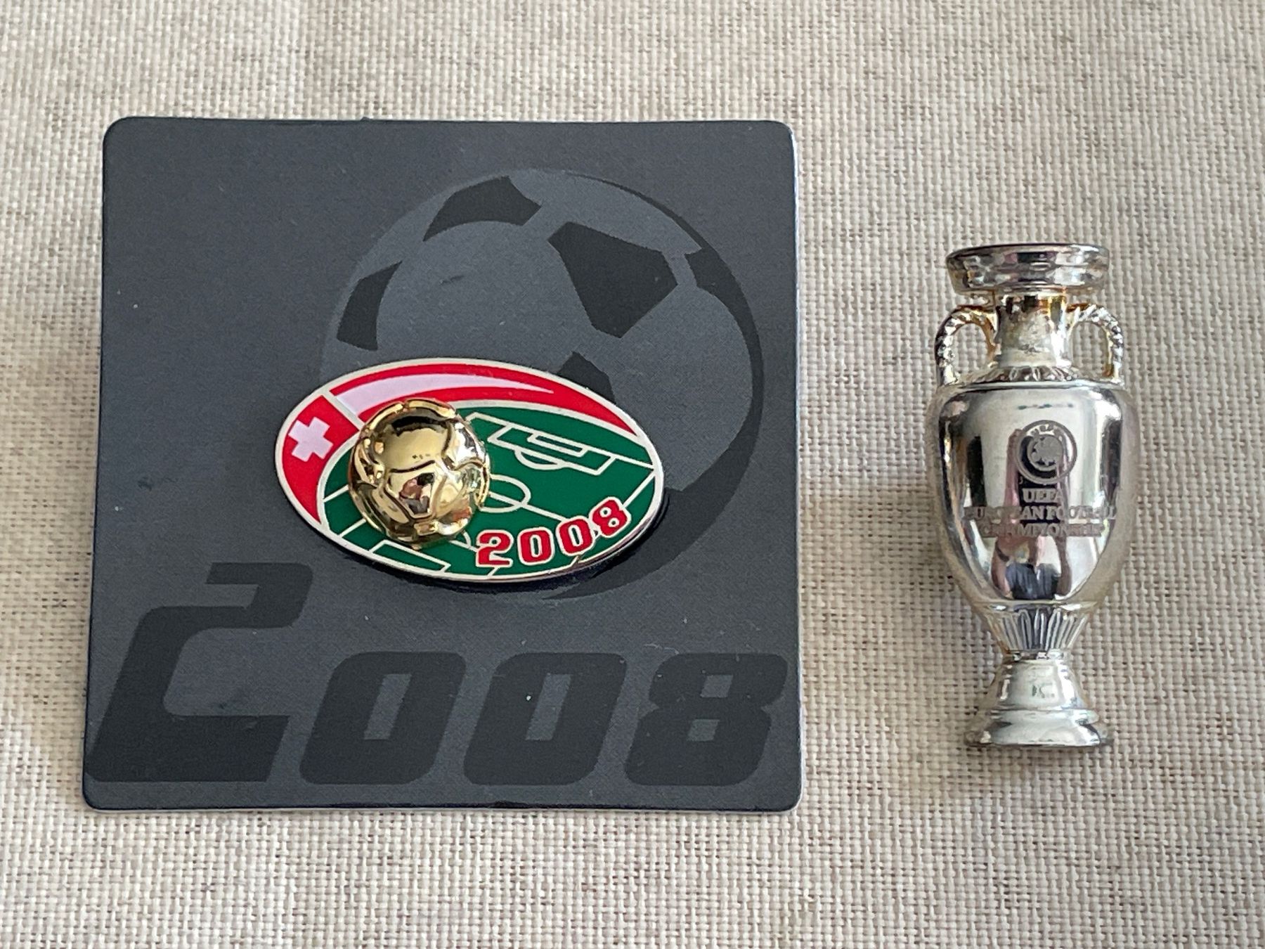Placchette & Badge: 2 pins - thème football 2008 UEFA – Usato da Bôle venduto da Frouz