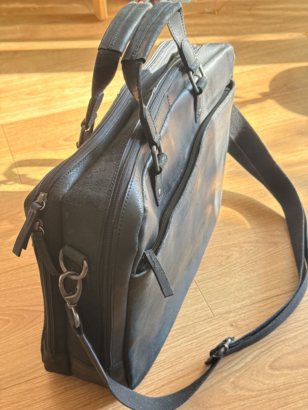 Borse: Jost Leder Designer Laptoptasche schwarz – Usato da Zürich venduto da HanBel