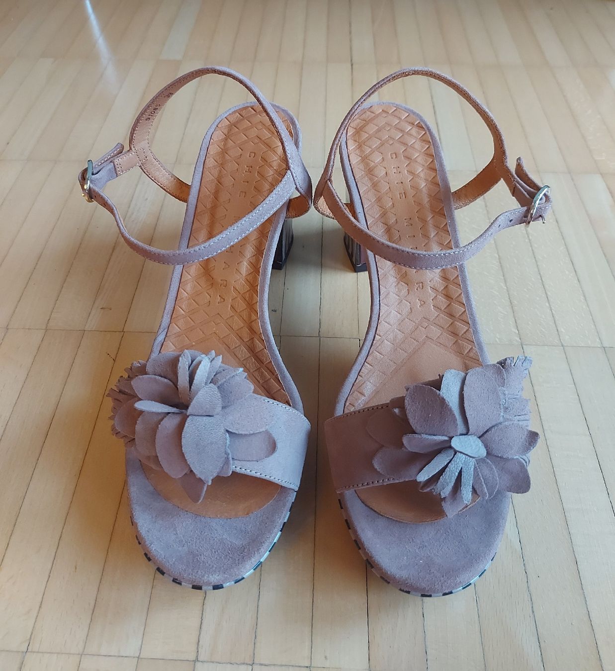 Chie Mihara Scarpe da donna: Chie Mihara Sandalen, beige, Gr. 39 – Nuovo (secondo la descrizione) da Oberengstringen venduto da PaolaDe