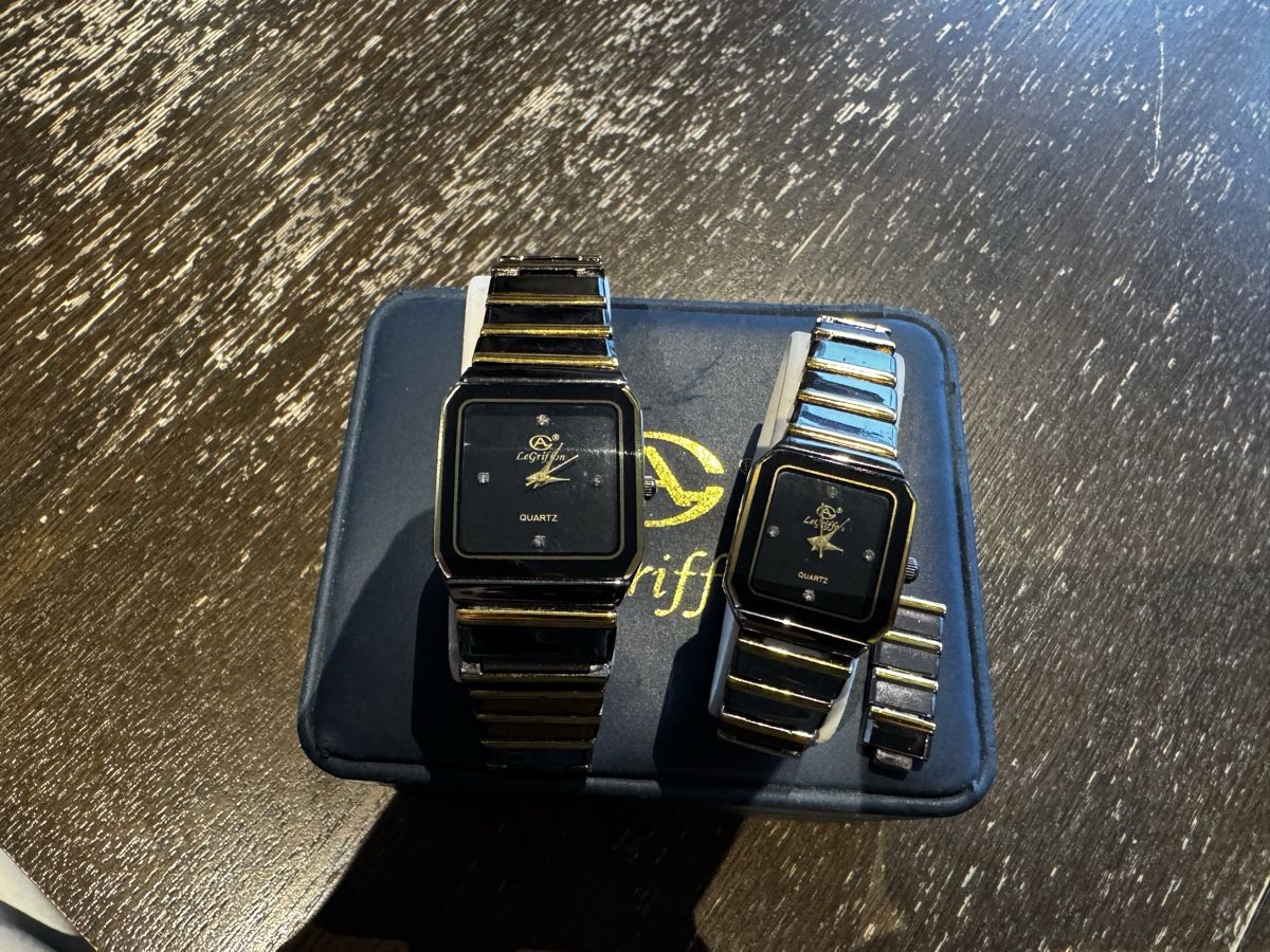 Orologi: Le Griffon: Set de montres pour couple – Usato da Arconciel venduto da WheelH_23