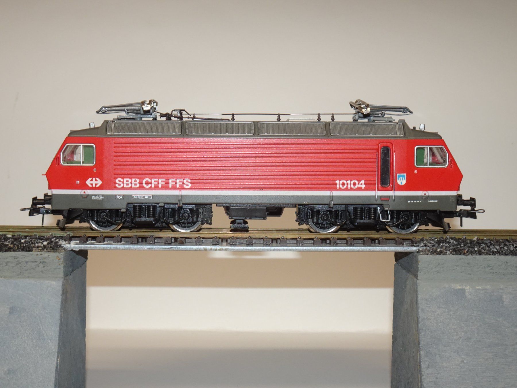 Roco Modellini di ferrovie: ROCO SBB Re 4/4 IV   H0 DC – Usato da Hinwil venduto da Berling0 1