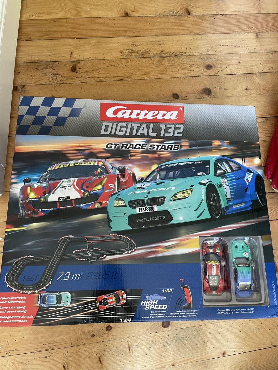 Carrera Rennbahnen: Je vends circuit carrera  – Gebraucht aus Les Brenets von serialdrink