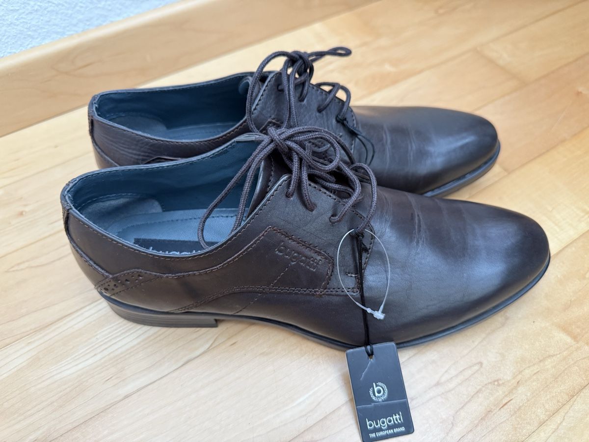 Bugatti Scarpe da uomo: 2 Paar Bugatti Herren Schnürschuhe Leder Gr 41 – Nuovo e nell'imballaggio originale da Strengelbach venduto da Chiavara 2