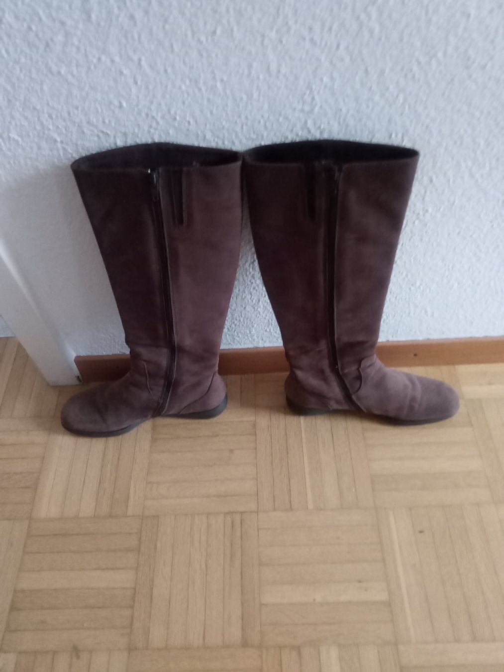 Globus Scarpe da donna: Damenstiefel aus Wildleder – Usato da Biel/Bienne venduto da Ganesh12 1