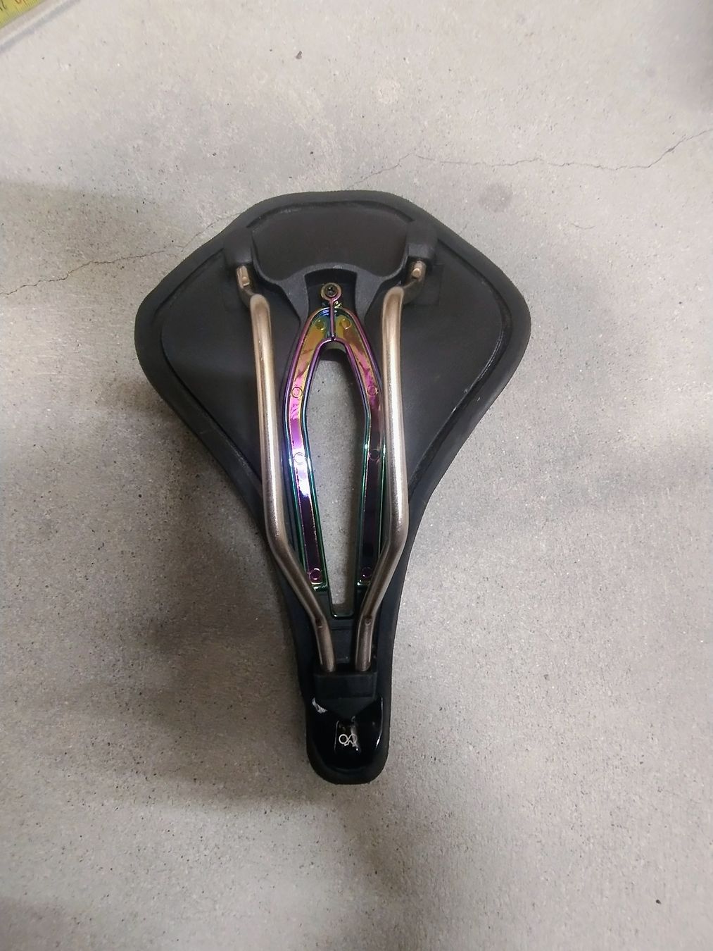 Ersatzteile: Neuer Fahrradsattel, Wabenstruktur – Neu und originalverpackt aus Zürich von emr_9xfx 1
