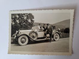 Historische Aufnahme Auto mit Personen 1930er R50