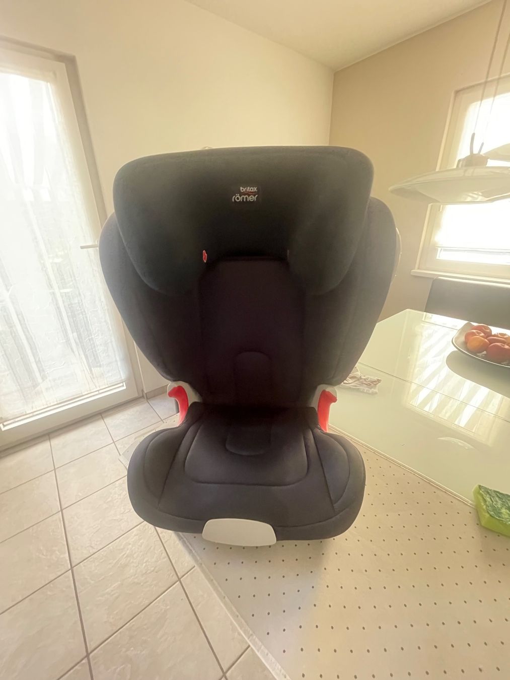 Britax Römer Auto-Kindersitze: Autositz , römer britax schwarz ,atratzit , Isofix – Gebraucht aus Pfeffingen von Purzzeli 9