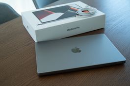 Apple MacBook Pro Notebook grau mit Originalverpackung