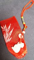Porte-clés rouge avec breloque 