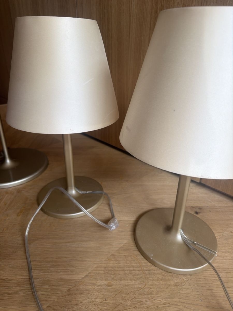 Artemide Lampade: Artemide Steh- und 2 Nachttischlampen-Set – Usato da Pfaffhausen venduto da NFIZH 7