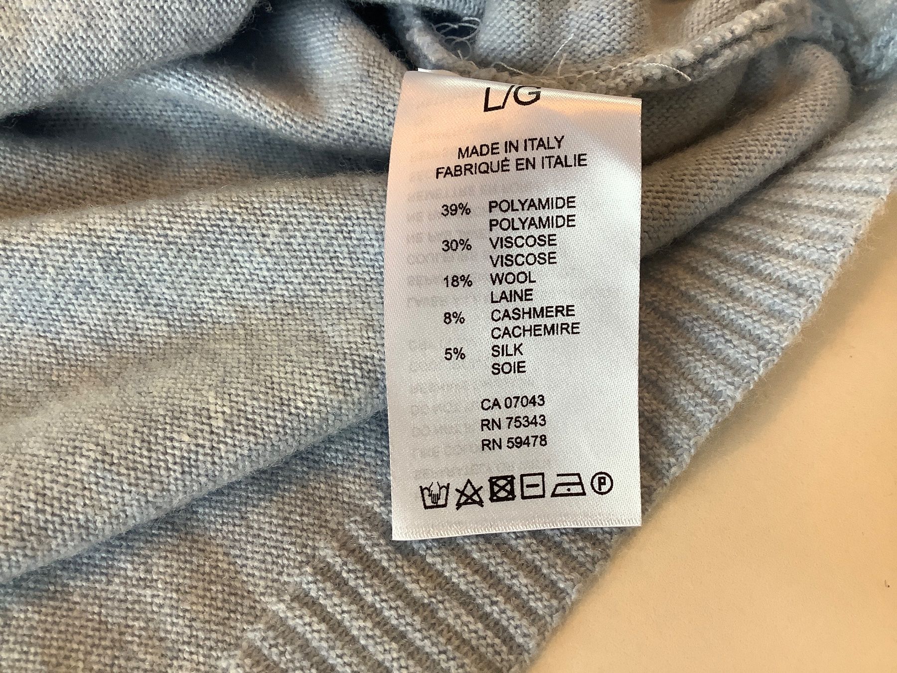 Maglioni & Felpe: Hellblauer Damen-Pulli von BIANCO&BLU aus edlen Materialien – Usato da Triesen venduto da boston7 2