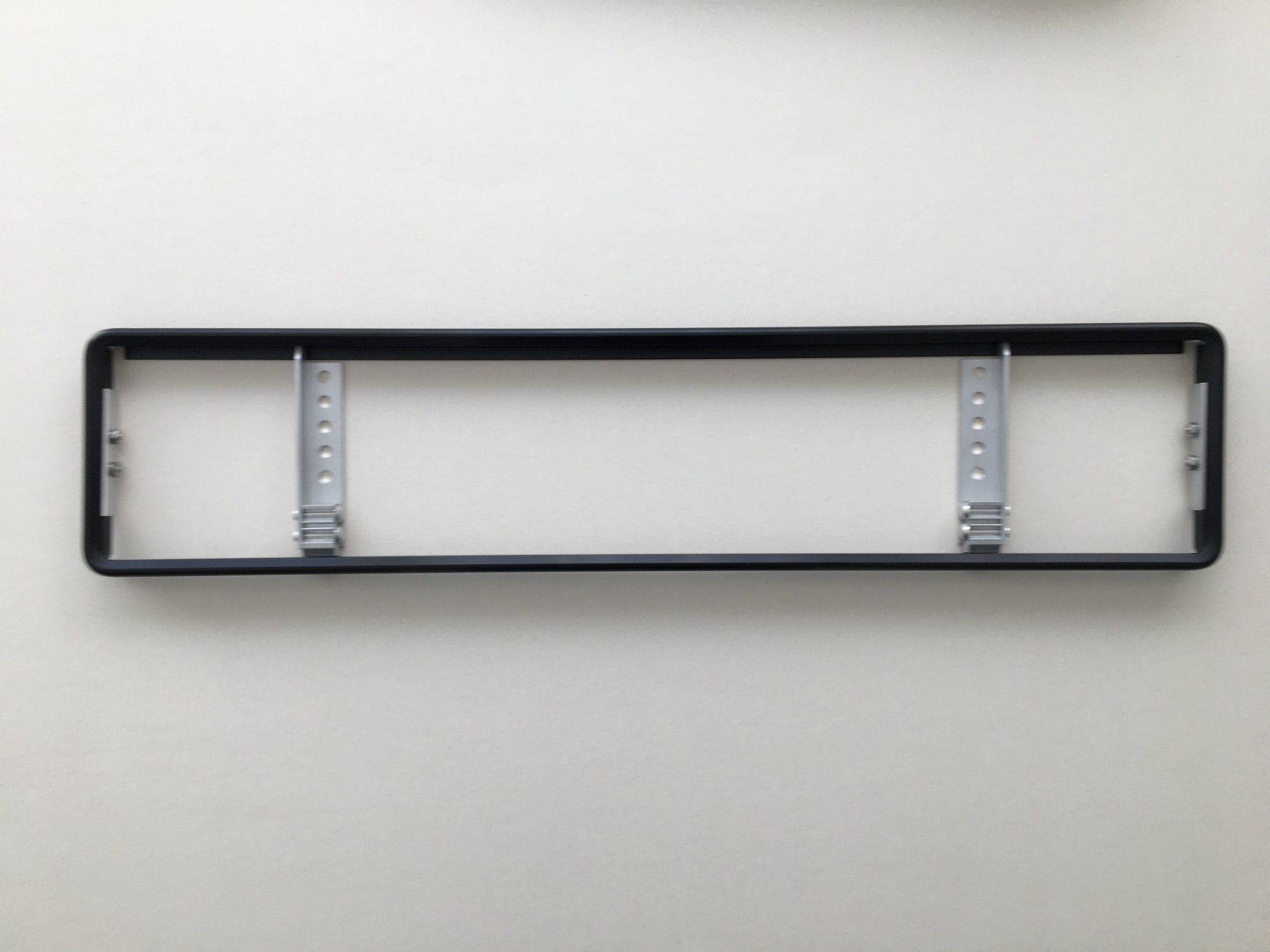 Supporti a parete: NUMMERNSCHILDHALTER 52X11 (ALTES FORMAT) – Nuovo e nell'imballaggio originale da Chur venduto da Bart88
