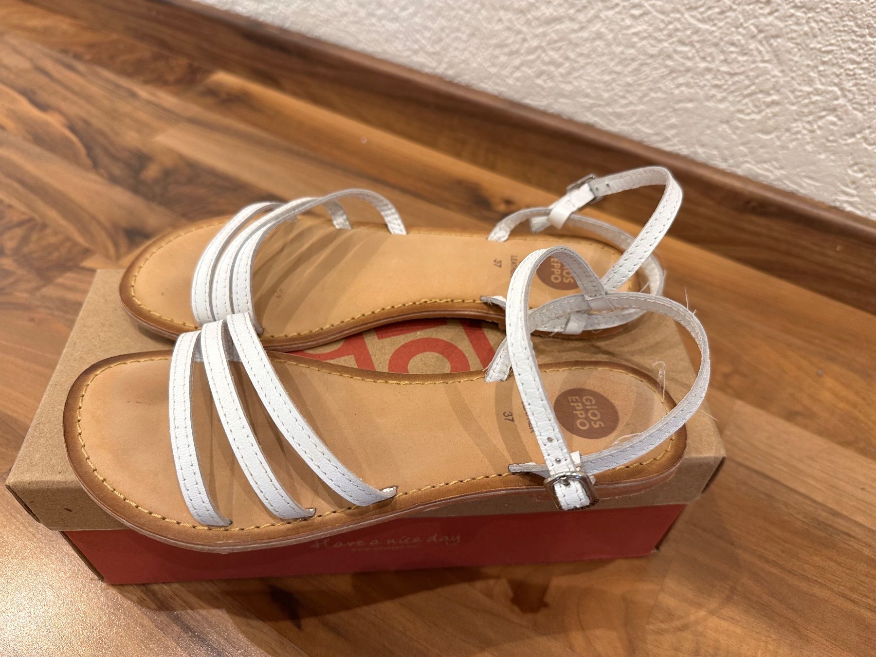 Schuhe für Mädchen: Sandalen Weiss Leder Grösse 37 – Gebraucht aus Uster von q1w2e3 1
