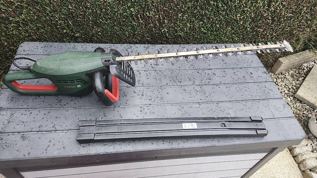 Alle Maschinen: Taille-haies Bosch UniversalHedgeCut 60 cm 60 – Gebraucht aus Lausanne 26 von mia_262l 1