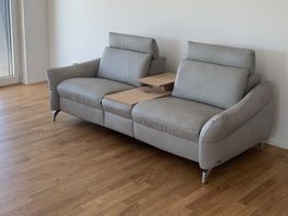 Design Sofa Himolla mit Relaxfunktion (2-Sitzer / Tisch)
