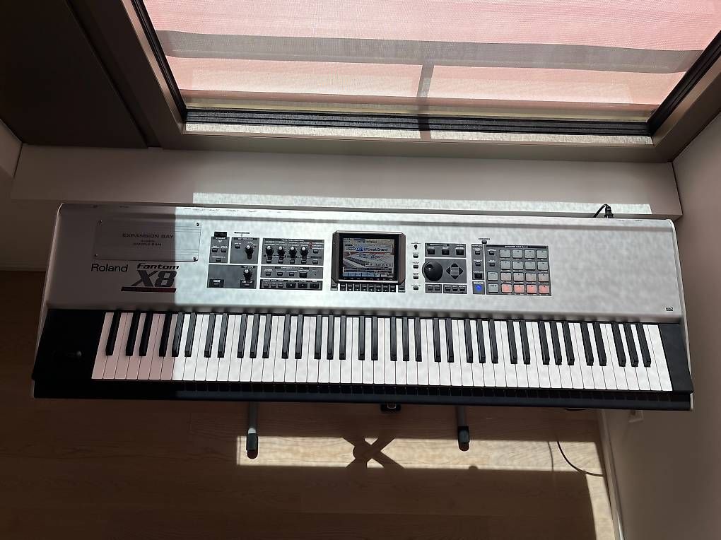 Strumenti musicali: Roland Fantom X8 – Usato da Zürich venduto da anjakaelin13