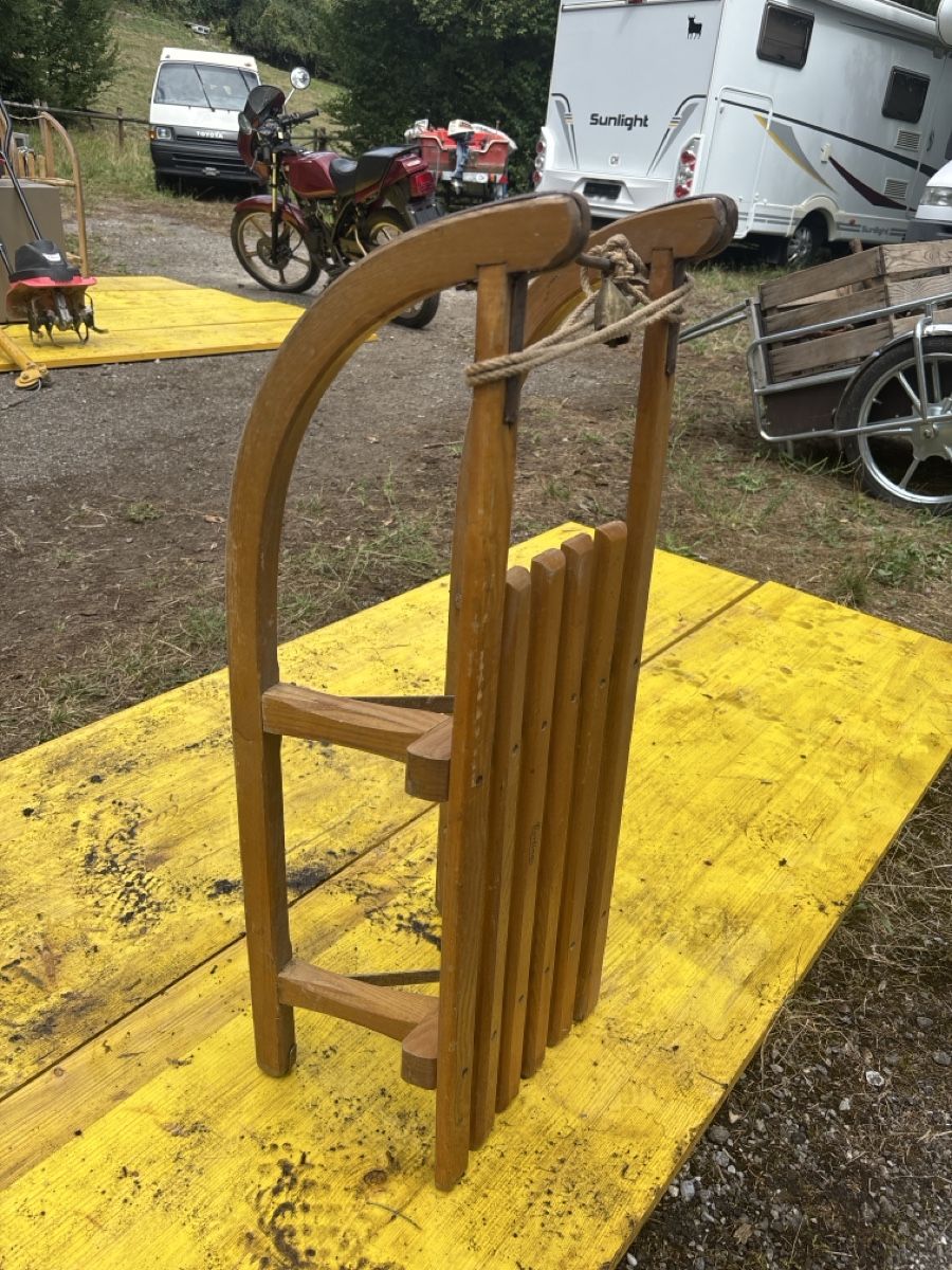 Schlitteln: Schlitten Holz Cortina – Gebraucht aus Sempach von and_gz7z