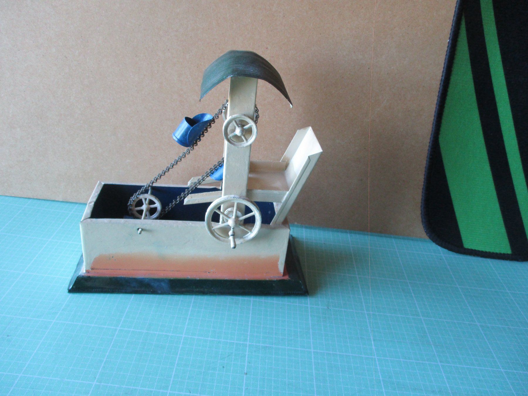 Kit di modellismo & Modellini statici: Antriebsmodel  Wasserbrunnen Blechspielzeug – Usato da Ottikon Gossau ZH venduto da hokuspokus