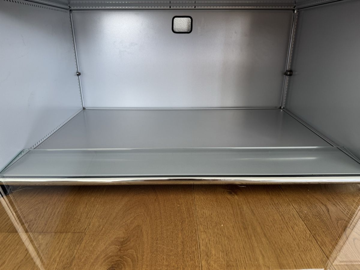 Scaffali: USM Regal mit Elementen aus Glas und Metall – Usato da Hallwil venduto da Zeh23 2