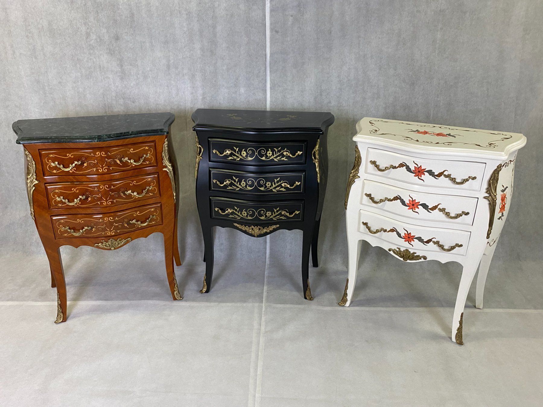 Cassettiere: Commode de style Louis XV. – Usato da geneve venduto da louisart