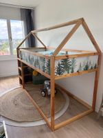 IKEA KURA Hochbett mit Wald-Design – individuell aufgepeppt