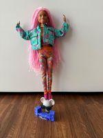 Barbie Fashionista Puppe mit Zubehoer, pinke Haare