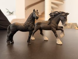 Schleich Pferde Set zwei schwarze Figuren gebraucht