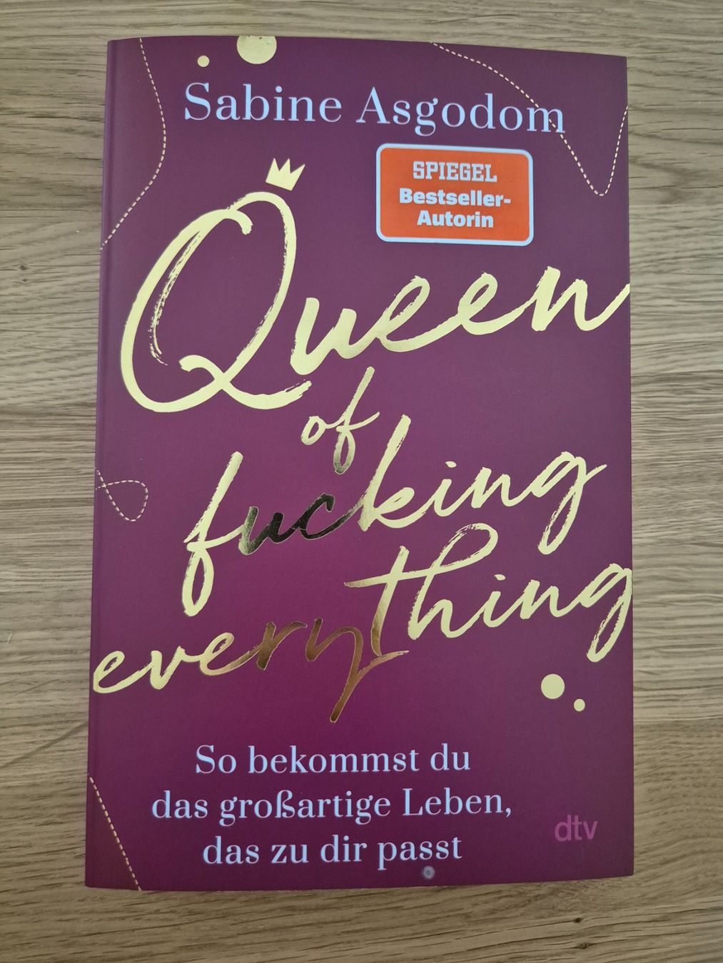 Libri: Queen of fucking everything – Usato da Niederönz venduto da f_j_9jlr