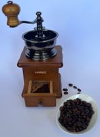 HARIO Kaffeemühle aus Japan Edles Holzdesign neuw. funkt.
