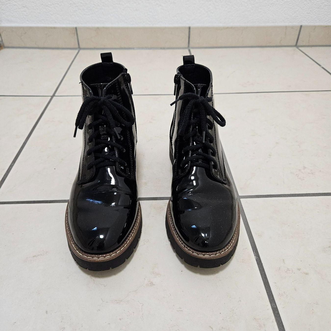 Ochsner Shoes Scarpe da donna: Boots in schwarzem Lack, Grösse 37 – Usato da Biel-Benken BL venduto da roxanne03