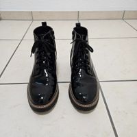 Boots in schwarzem Lack, Grösse 37