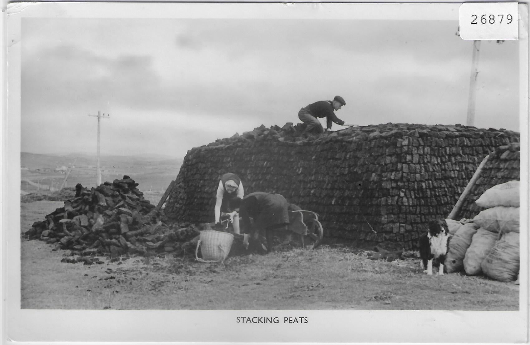 Cartes postales: England Stacking Peats - Stapeln v. Torf – D'occasion à Ettingen par Kartenplanet