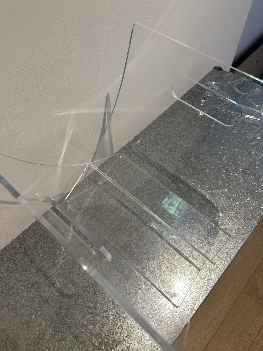 Toutes les décorations: Zeitungsständer Acryl – D'occasion à Flurlingen par a1icia 1