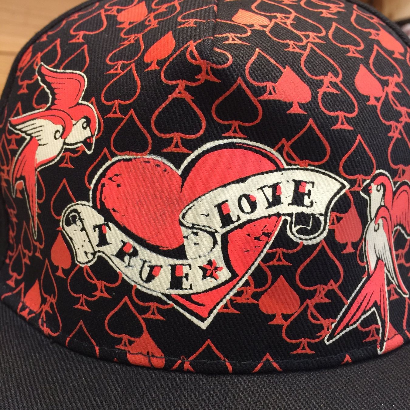 Altro in  Abbigliamento & Accessori: Kappe mit Spielkartenmuster und Tattoo-Herz – Nuovo (secondo la descrizione) da St.Gallenkappel venduto da RocknSkull 2