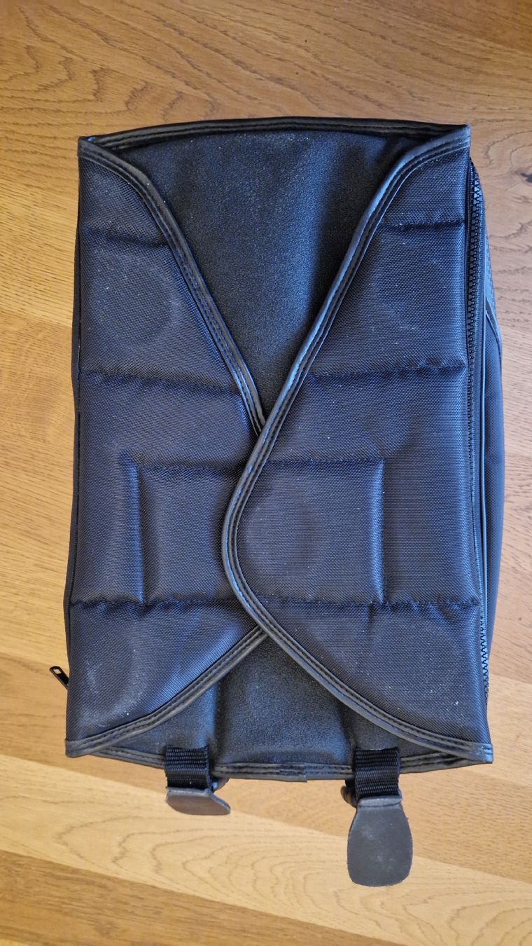 Held Rucksäcke: HELD Tankrucksack mit Magneten und Tragegriff – Gebraucht aus Malters von Bist 4