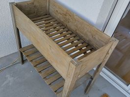 Hochbeet aus Holz mit Ablage, lasiert