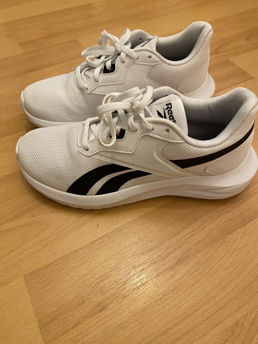 Reebok Scarpe da donna: Reebok Sneakers Gr. 37.5 – Usato da Domat/Ems venduto da dar_7zjn 1
