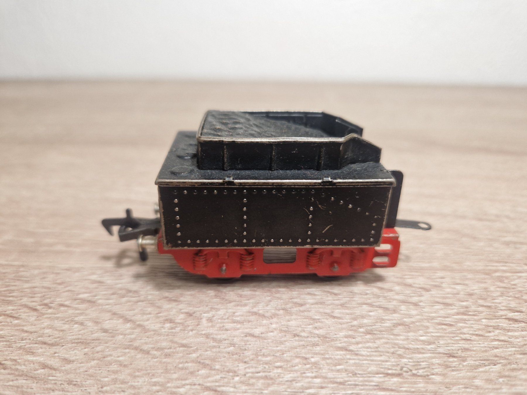 Fleischmann Modellini di ferrovie: Fleischmann Tender H0 (3) (P) – Usato da St-Aubin-Sauges venduto da Lo_Go
