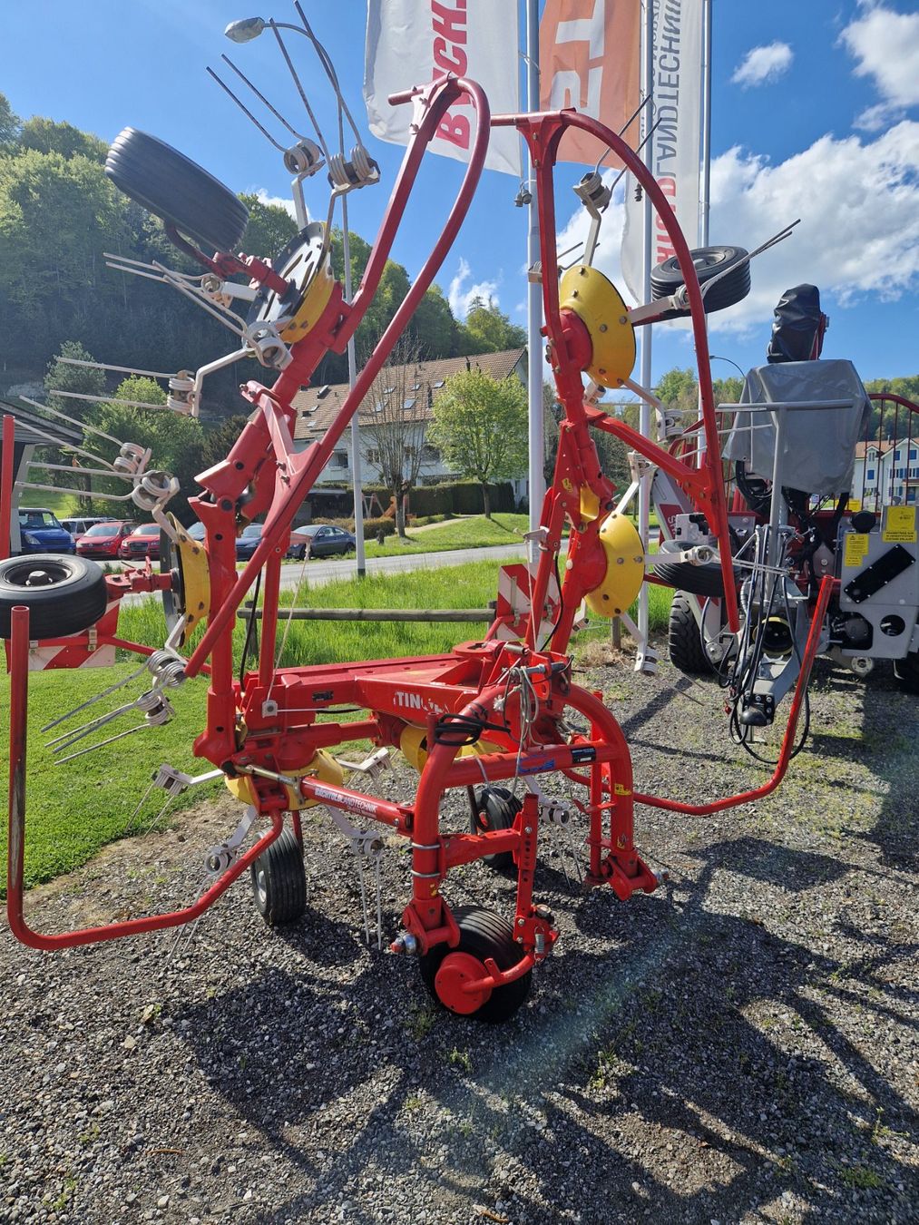 Tutte le macchine: Kreiselheuer Pöttinger HIT 610 N – Usato da Menznau venduto da 6122 1