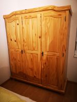 Holzschrank