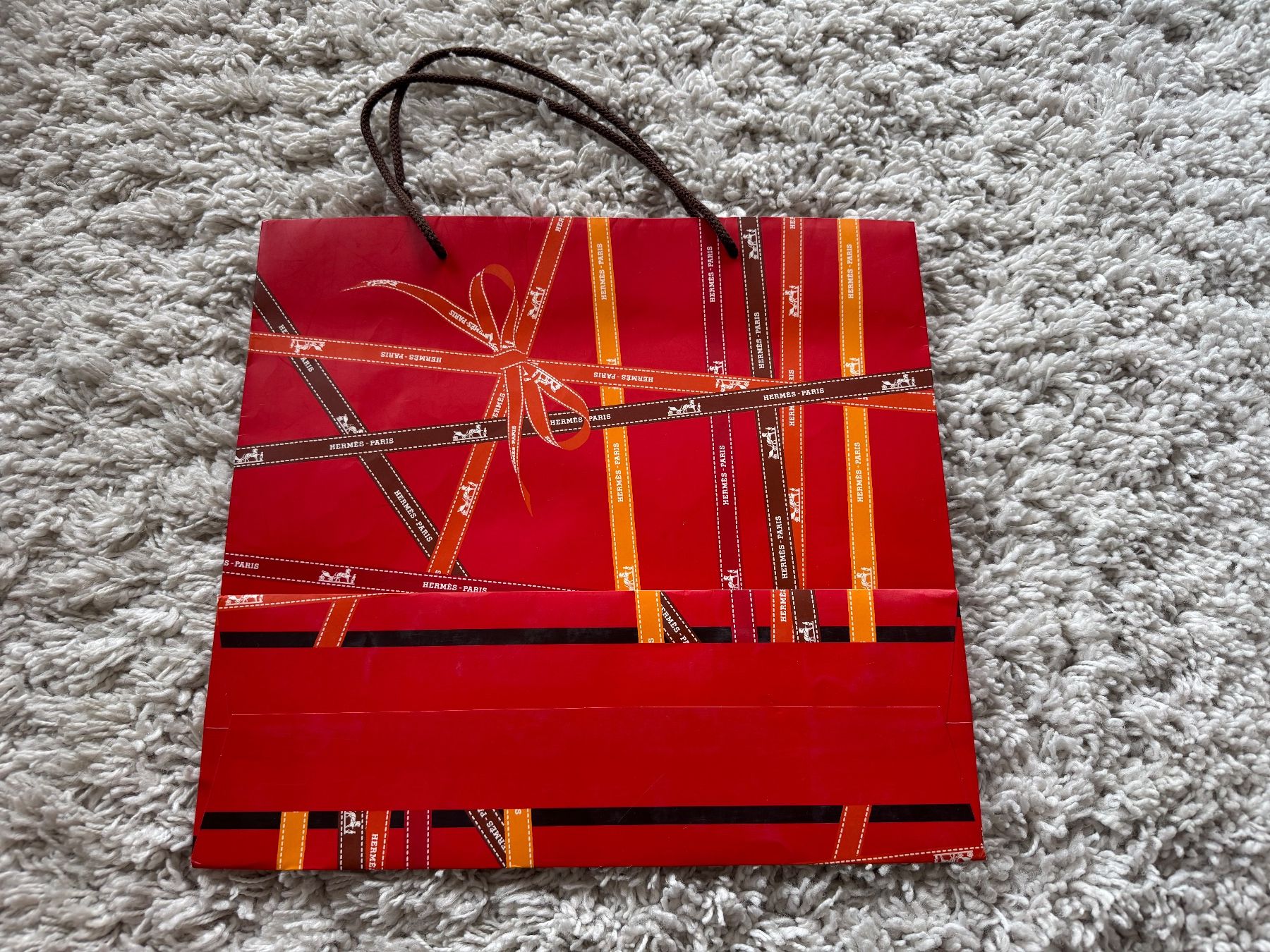 Hermès Borse: Hermès Geschenktasche, rote Einkaufstasche, neuwertig! – Nuovo (secondo la descrizione) da Zürich venduto da wtpooh 1