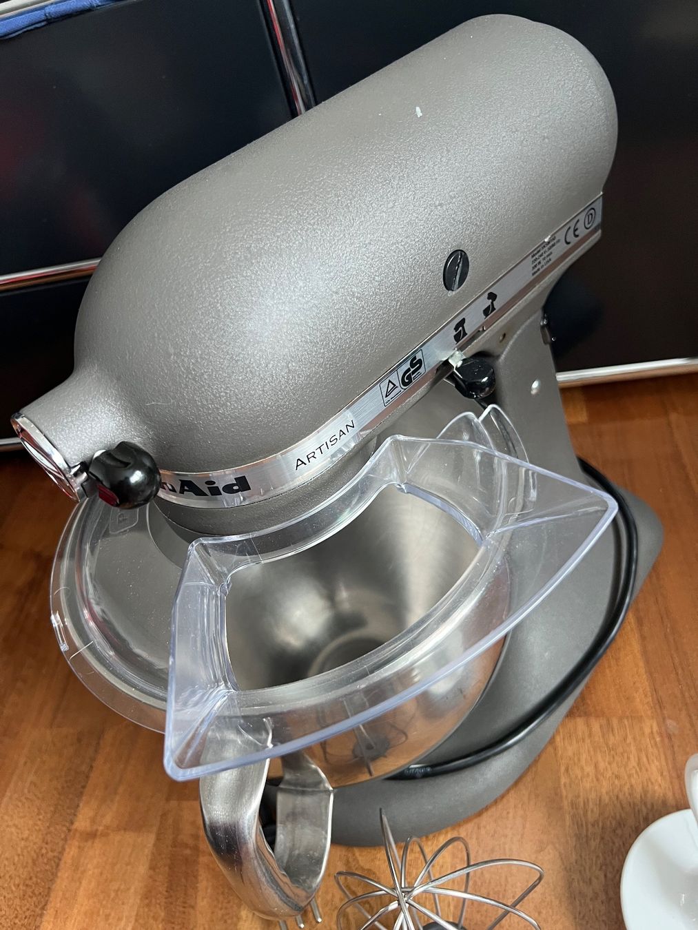 Kitchenaid Küchengeräte: KitchenAid Artisan Küchenmaschine Grau Matt – Gebraucht aus Jona von Sariksa 3
