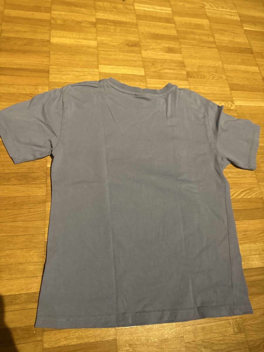 Hemden, T-Shirts & Polos: Tshirt Gr. 128-134 – Gebraucht aus Glattpark(Opfikon) von cherrytomate 1