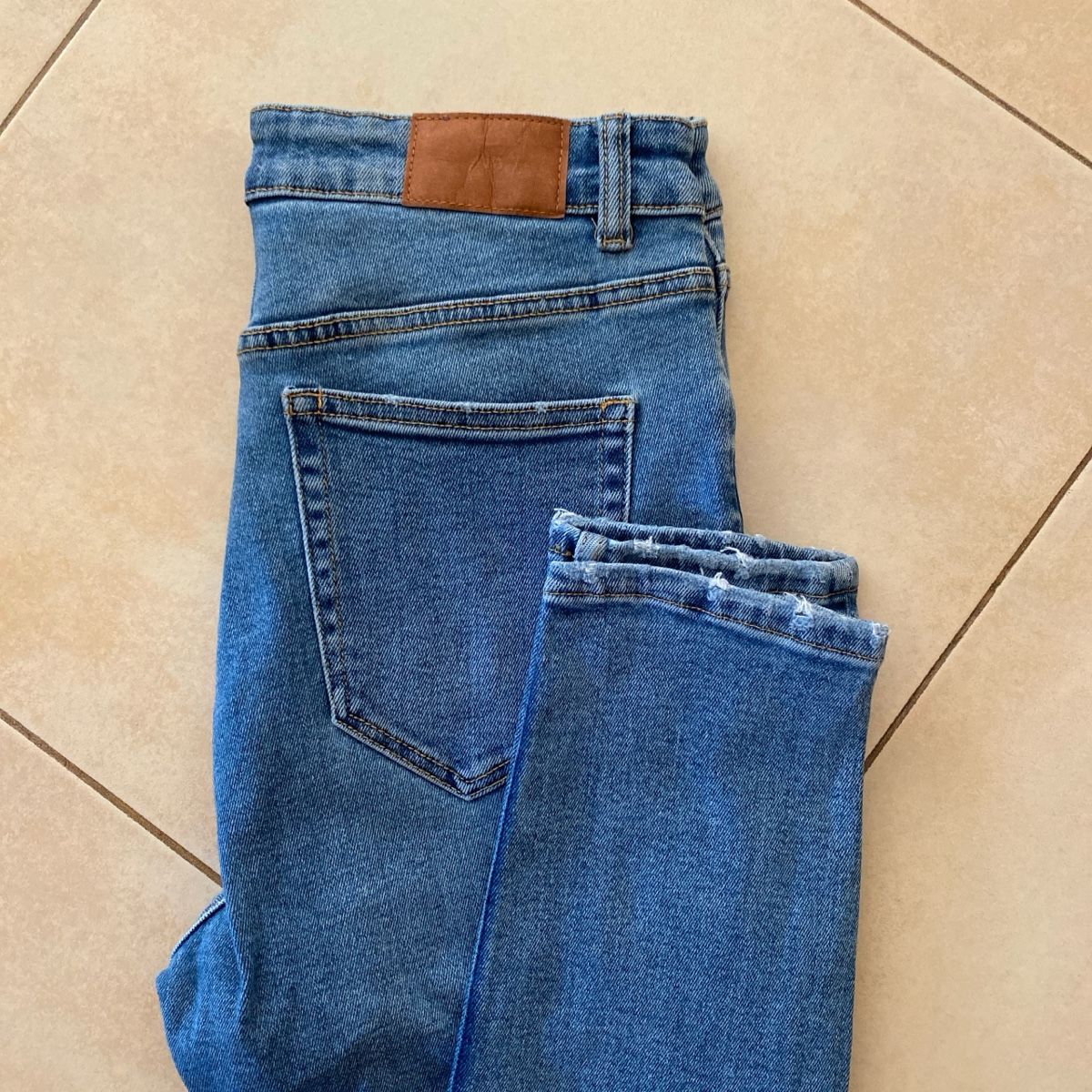 Zara Jeans: Jean ZARA – Nuovo (secondo la descrizione) da Arzier-Le Muids venduto da ma_gd4