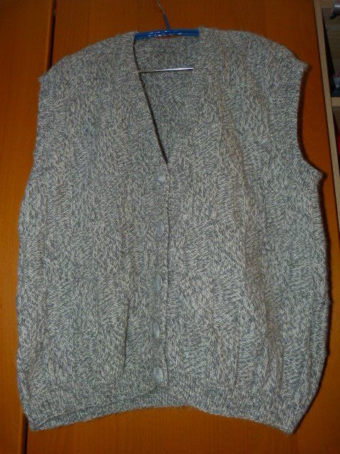 Gilet & Giacche senza maniche: Handgestrickte Weste, Gr. 40, grau meliert – Usato da Nunningen venduto da Fashion-Ave51 1