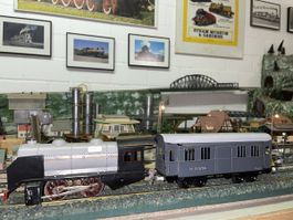 Lokomotive mit Wagen wunderschöne Spur 0 !