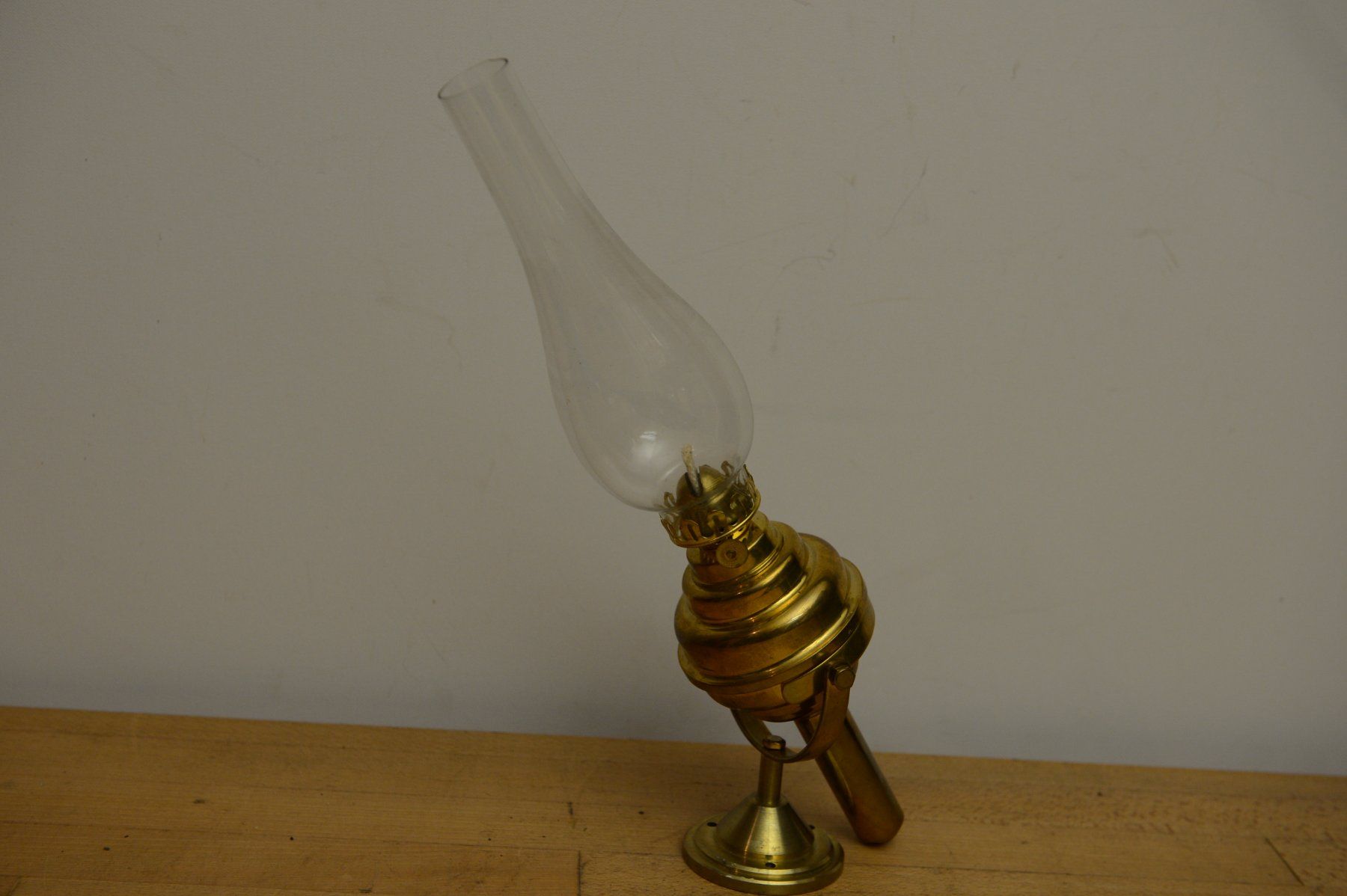 Lampade: Schiffs Petroleumlampe mit kardanischer Aufhängung – Nuovo (secondo la descrizione) da Sachseln venduto da Smatsch54 8